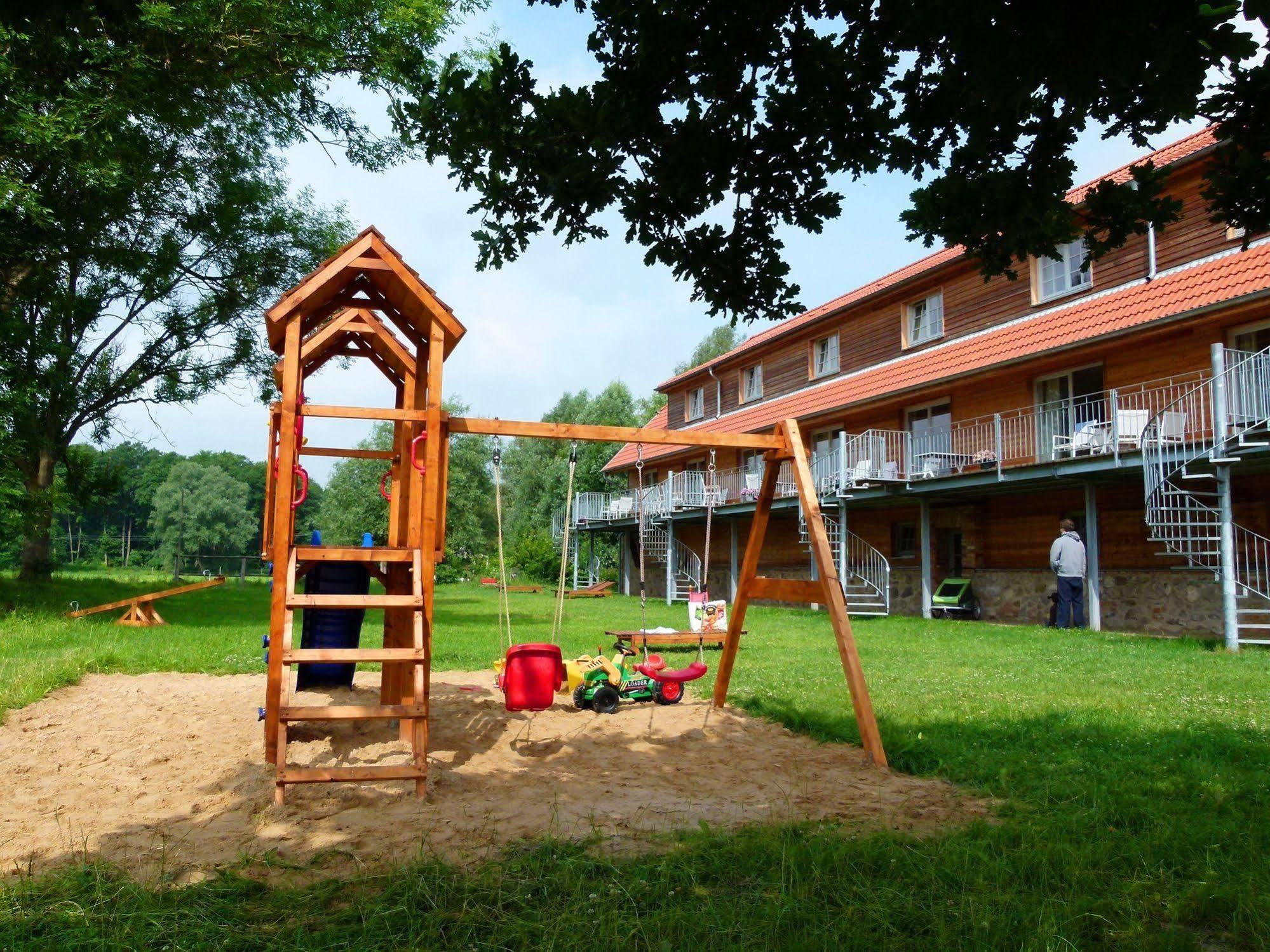 Gutshof Woldzegarten Hotel Ngoại thất bức ảnh